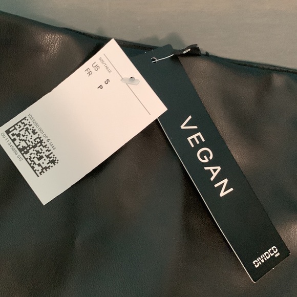 Cute vegan mini skirt. - Picture 4 of 4